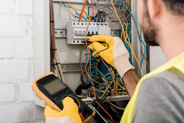 cropped-Electricista.jpg